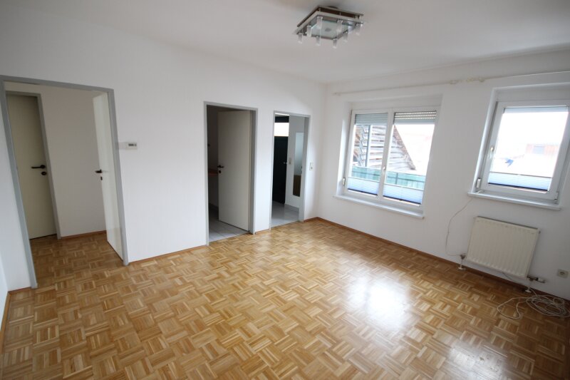 Schöne 2 Zimmer Wohnung 55m² plus Balkon und Parkplatz in Tessendorf
