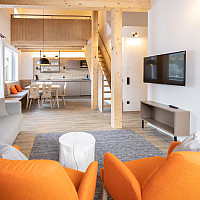 Dormio_Aparthotel_Hinterstoder_Steyrursprung_Living_Room_Dining_Area_Kitchen_001.jpg