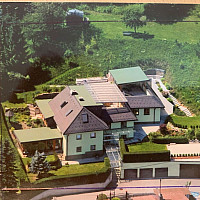 Übersicht Haus u. Nebengebäude