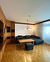Wohnzimmer: Blick von der Wohnzimmertür Richtung Couch