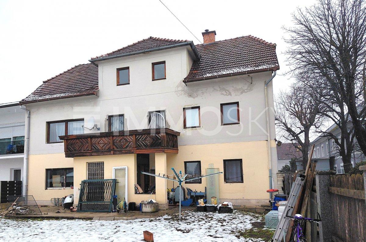 Halbes Haus mit 3 Wohneinheiten