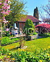 Grillplatz mit Terrasse vor dem Haus